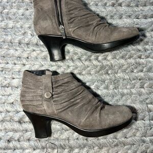 Elegant Gray Suede Ankle Boots